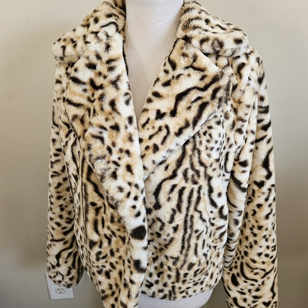 Cheetah open front cardigan coat size med. - Picture 13 of 16